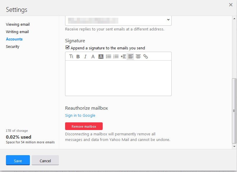 Clip of a screenshot of the Yahoo Mail account settings where you can see the signature options