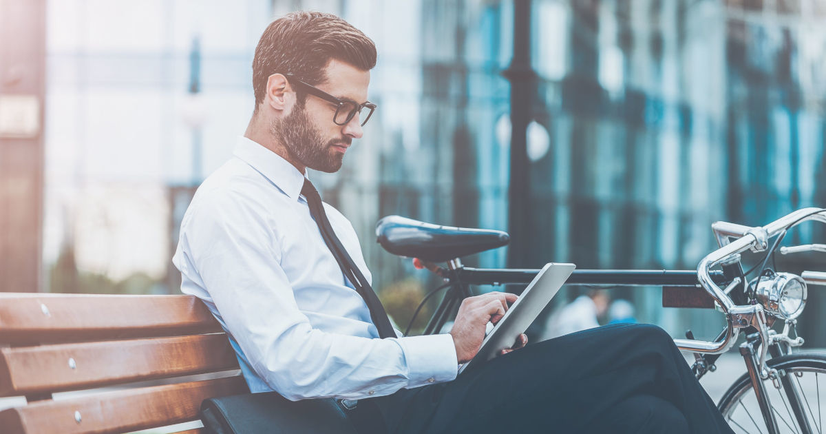 Goodbye email to coworkers and customers: Templates and tips