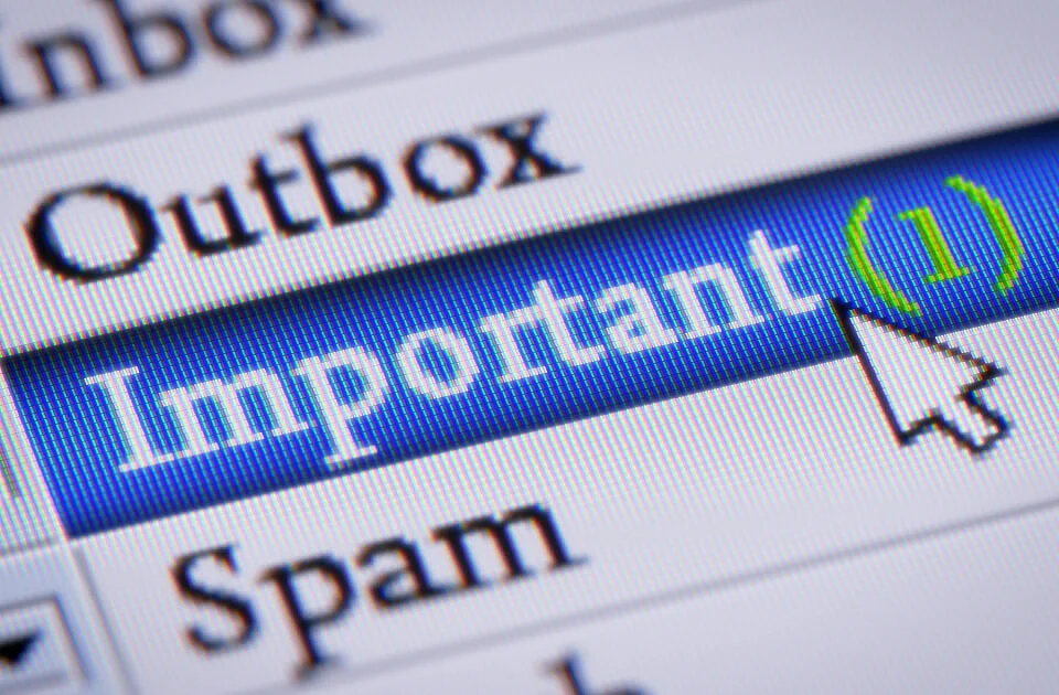 Compulsory details of an e-mail header Image: Compulsory details of an e-mail header